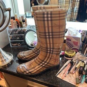 Burberry rain boots 40/9